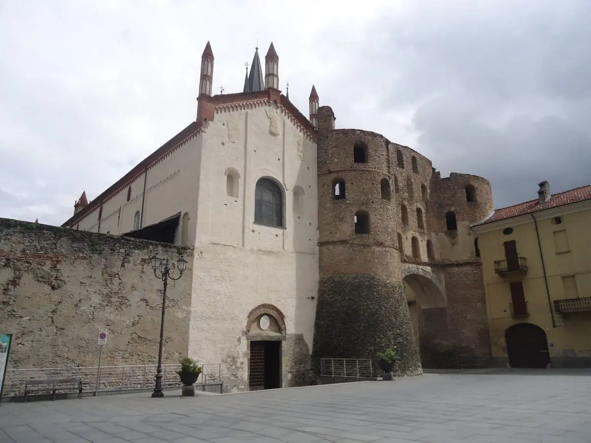 Susa TO Cattedrale San Giusto e Porta Savoia