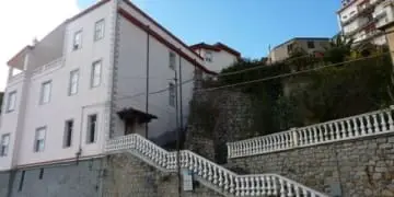 1617877622175 A