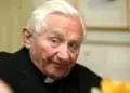 georg ratzinger 042005jpg cb2c43fa58dc70c4 large 300x199 1