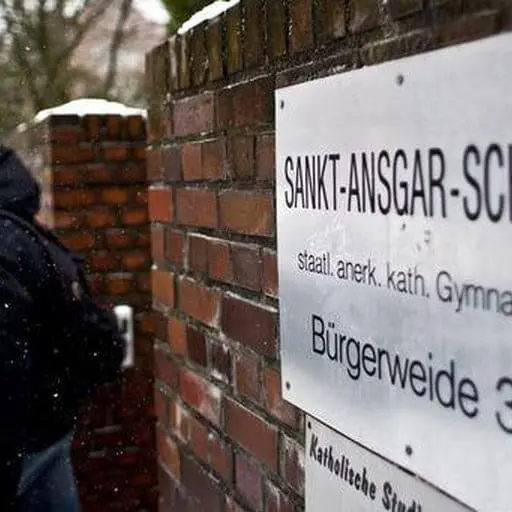 20100225 165543 84C50DAD new square large