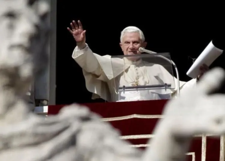 VI IT ART 8062 papa balcone