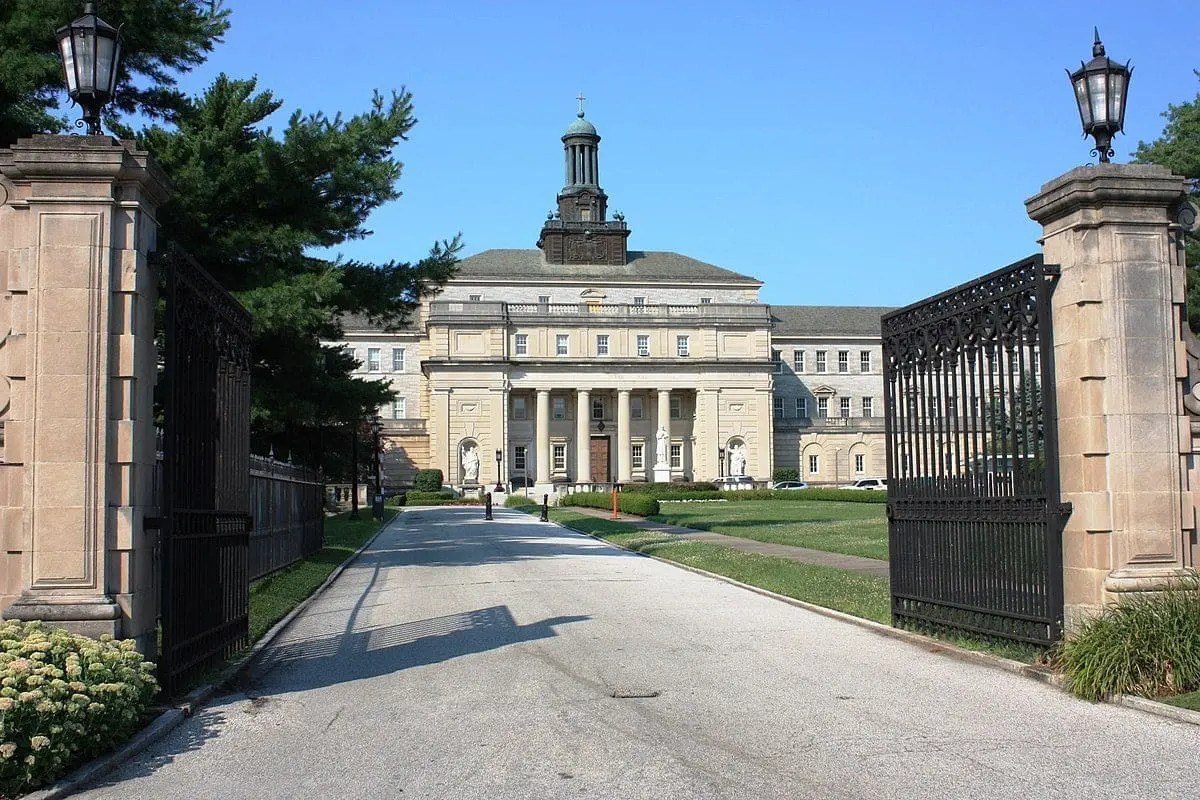 1200px St Charles Borromeo Sem II