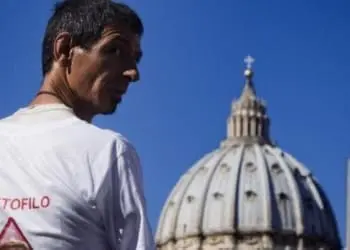 Orge gay, anche con minori, in Vaticano. Coinvolto cardinale papalibile, Prostituzione minorile. Un video girato durante gli incontri