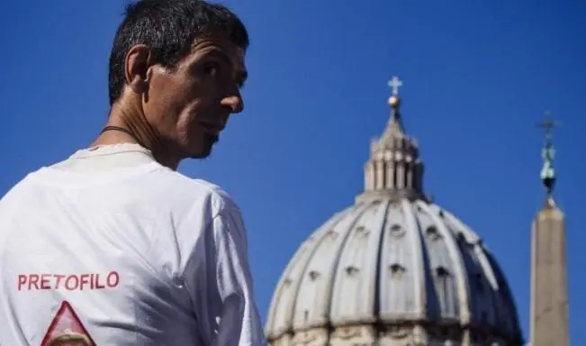 Orge gay, anche con minori, in Vaticano. Coinvolto cardinale papalibile, Prostituzione minorile. Un video girato durante gli incontri 1 Orge gay, anche con minori, in Vaticano. Coinvolto cardinale papalibile, Prostituzione minorile. Un video girato durante gli incontri