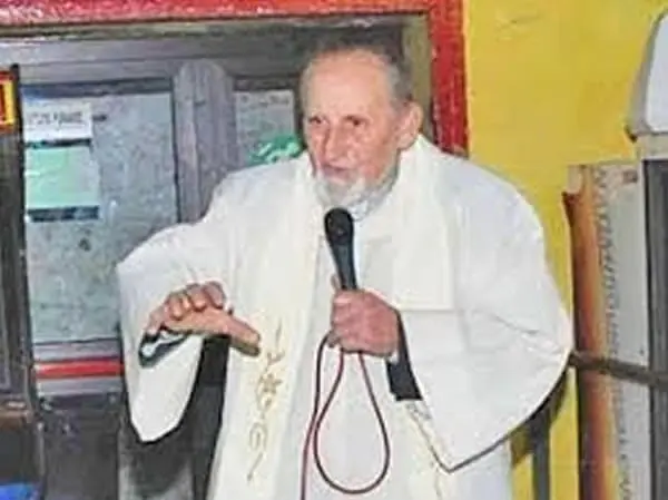 Prete accusato di molestie, donna straniera chiede alla Curia 50mila euro di risarcimento 2 Prete accusato di molestie, donna straniera chiede alla Curia 50mila euro di risarcimento