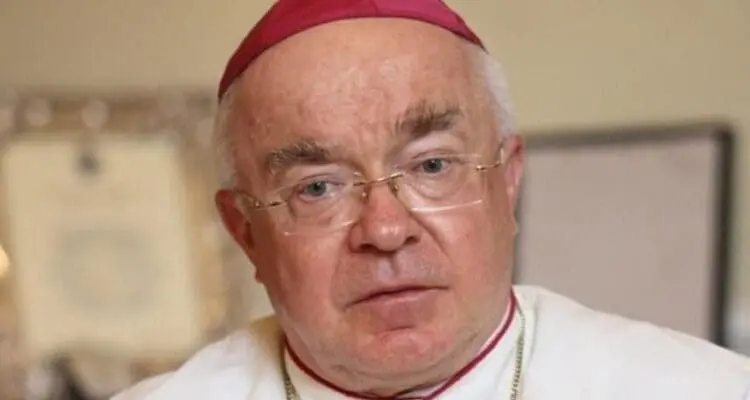 Funerale Casamonica imbarazza, quello del vescovo pedofilo no? 2 144628354 506bfe0b 2359 4189 8c03 ae593ce13d31