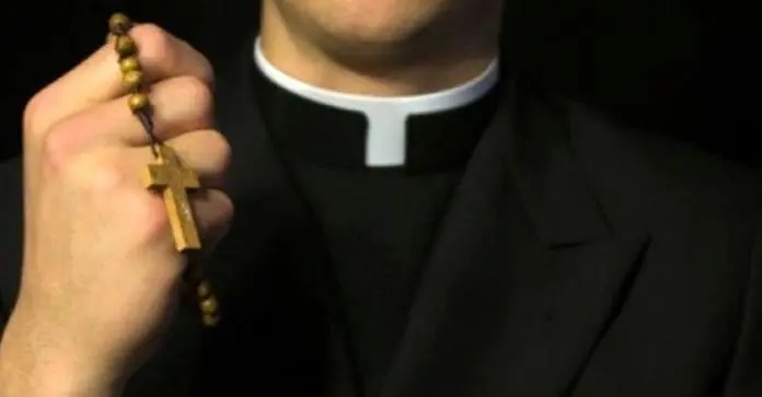 prete pedofilo 2 696x363 1