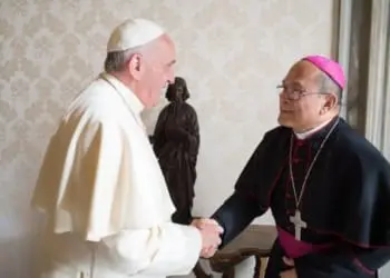 Page 1 foto Pope and Bishop 1 750x500 1