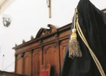 1507873301814.jpg molesto studentessa sul bus prete condannato