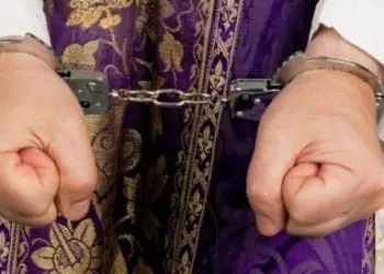 prete Catania manette 670x274 1