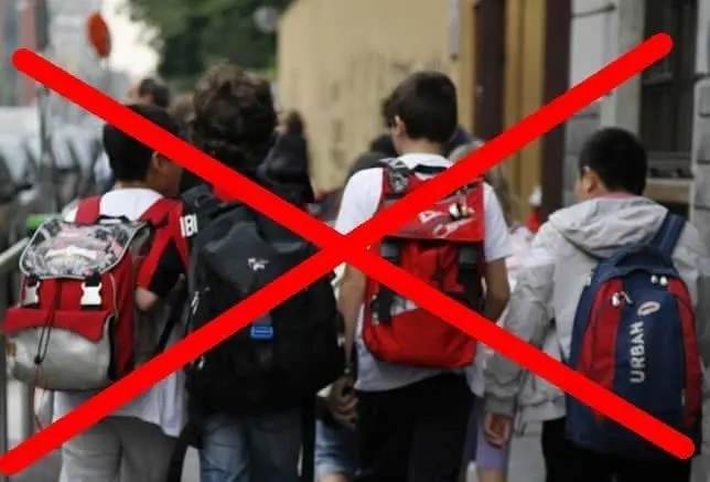 02 minori spalle fotogramma kMxF 835x437@IlSole24Ore Web