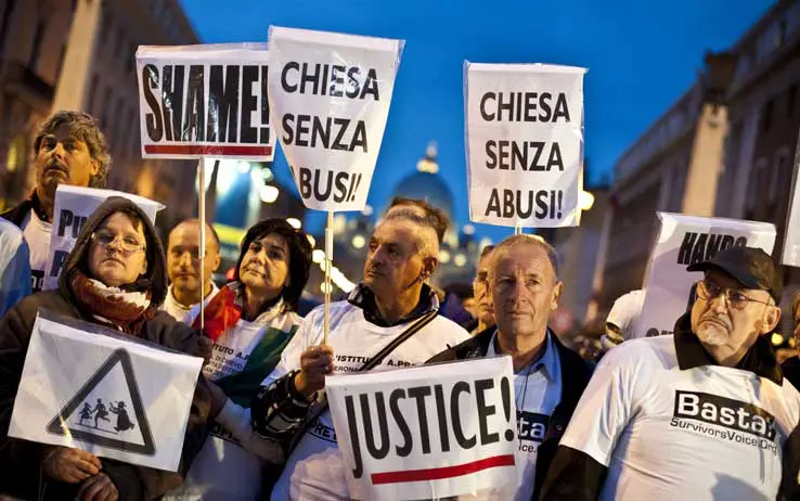 roma corteo preti pedofili
