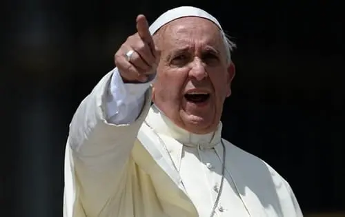 Francesco e il caso del pedofilo peruviano che risiede a Roma. dovrà decidere se punirlo o rimandarlo a Lima 1 Papa Francesco nervoso