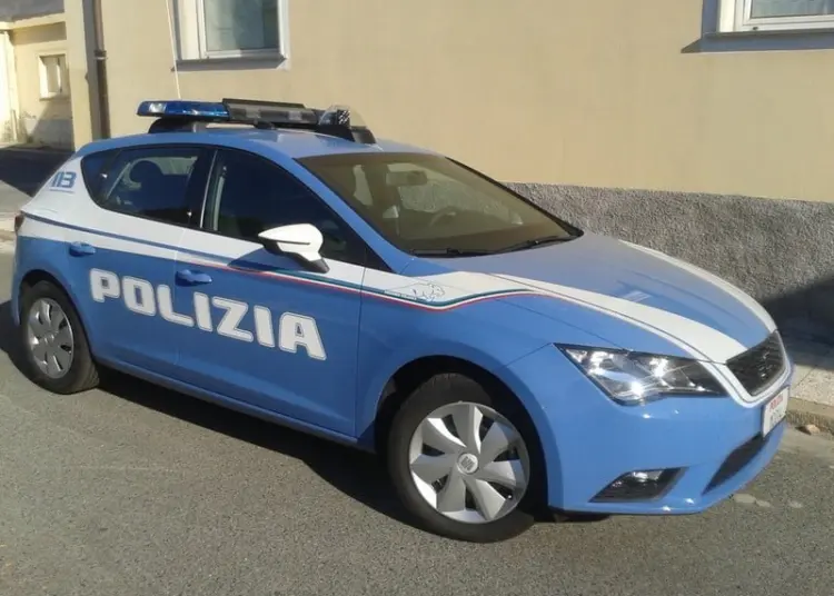 Abusi su un’adolescente, indagato sacerdote 1 l 377eaf491a