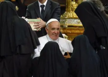 00050FCB l incontra tra papa francesco e le suore di clausura