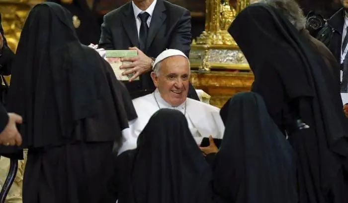 00050FCB l incontra tra papa francesco e le suore di clausura