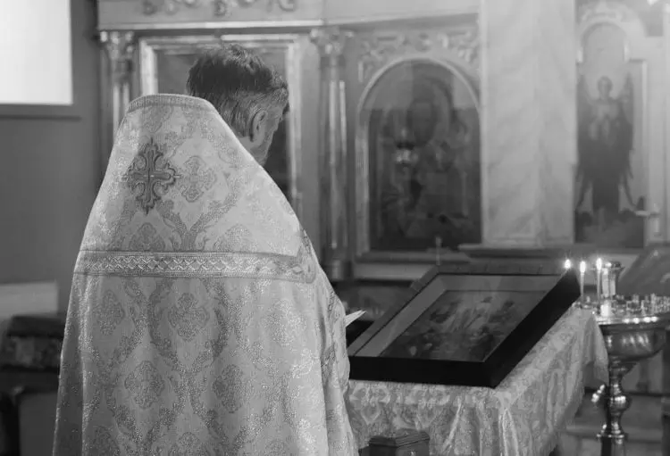 priest 2586055 1920 768x511 1