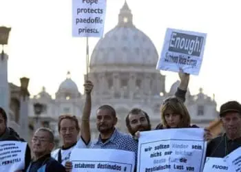 protesta vaticano contro chiesa pedofila8