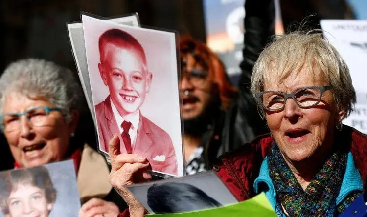 proteste abusi chiesa 800x445 1