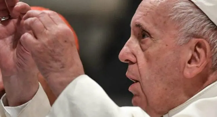 papa francesco 1350 990x403 1