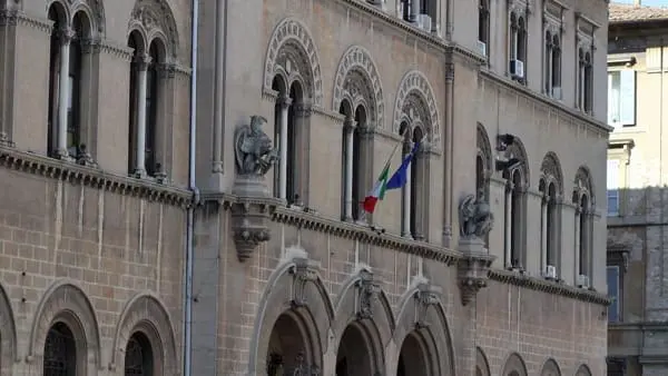 palazzo poste tribunale civile verticale