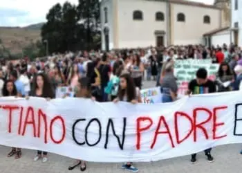 Fiaccolata DonEnzo1 e1531525042234 1