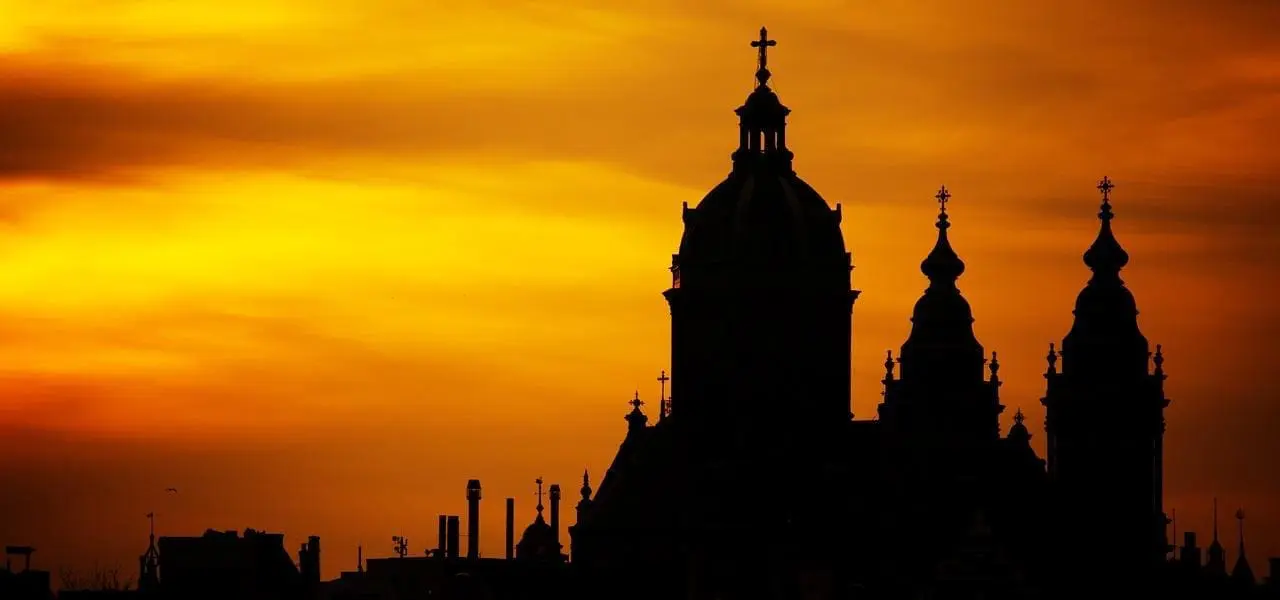 chiesa tramonto abusi pedofilia pixabay 2019