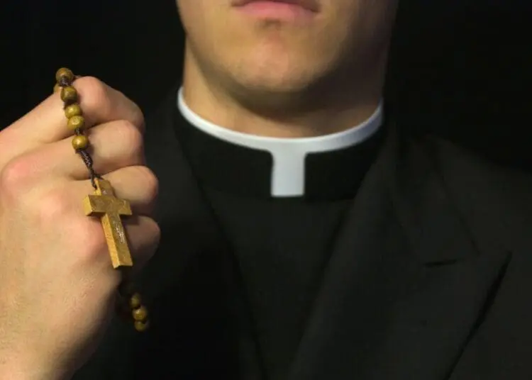 Abusi sessuali di gruppo su due fratelli: a Prato indagati 9 religiosi 3 8413140