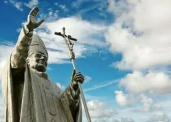 5593549 1251 pedofilia chiesa polonia papa francesco wojtyla dziwisz sondaggio giovani