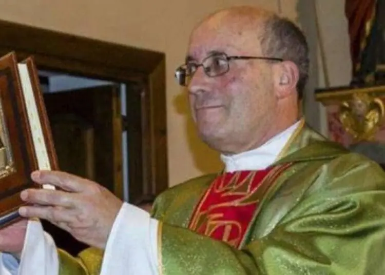 Prete violenta per 30 anni bambini di un collegio. Le vittime: “Notti da incubo voleva facessimo sesso. 3 58