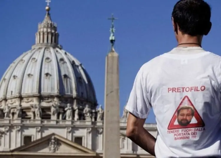 Preti pedofili, il report choc: solo nel Milanese ci sono stati 48 casi, in Lombardia 562 vittime 2 vaticano