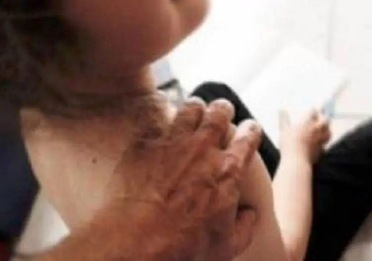 bambina stuprata nel condominio di casa trovate tra le scale sanguinante internapoli 2167327