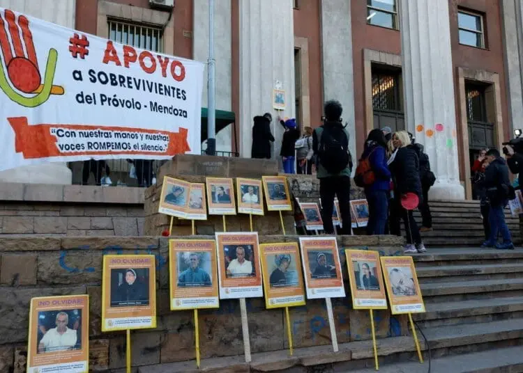 dikastirio provolo argentini filaki iereis kofa paidia