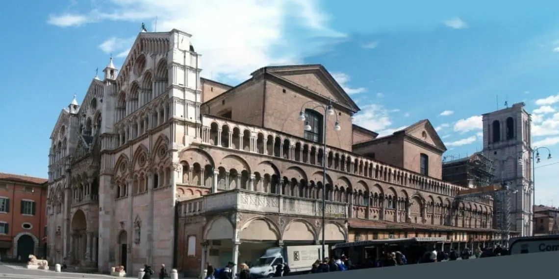 Ferrara Duomo pano