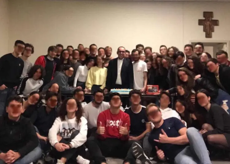 giovani con padre Rugolo