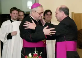 571353 05012530 1 5785666 display