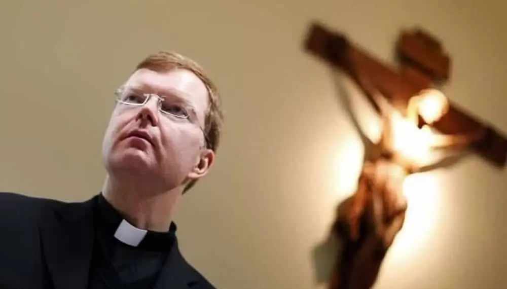 Incontro con le vittime di abuso. Padre Hans Zollner se il Papa piange e l intera Chiesa che piange articleimage
