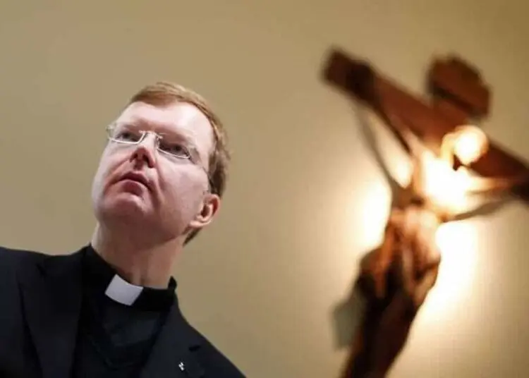 Incontro con le vittime di abuso. Padre Hans Zollner se il Papa piange e l intera Chiesa che piange articleimage
