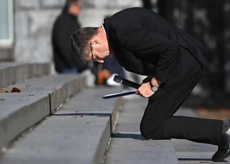 I vescovi francesi si inginocchiano in penitenza per il ruolo della Chiesa cattolica negli abusi sui minori 7 3583