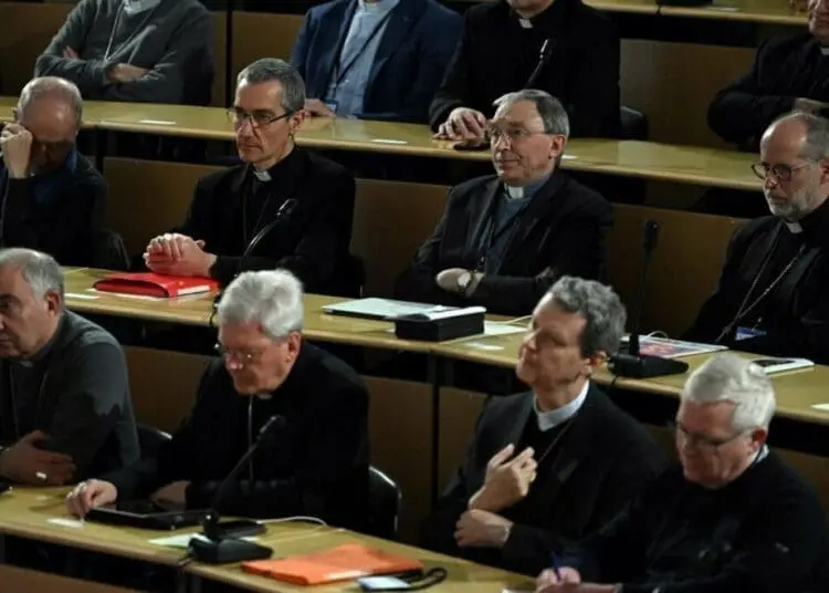 Preti pedofili, chiesa francese risarcirà le vittime vendendo i propri immobili 3 6309170 1731 pedofilia chiesa francia