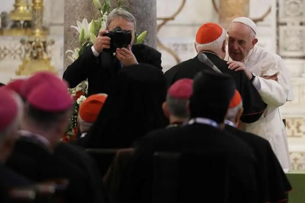 papa francesco in visita a bari