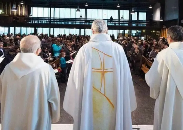 Chiesa e abusi in Francia 60 mila euro di risarcimento alle vittime meteoweek 20220603 min