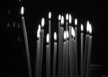 1657465717Candele chiesa