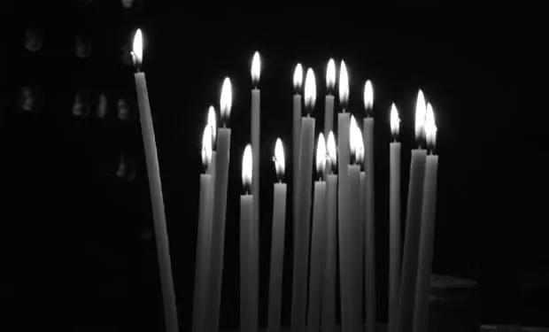 1657465717Candele chiesa