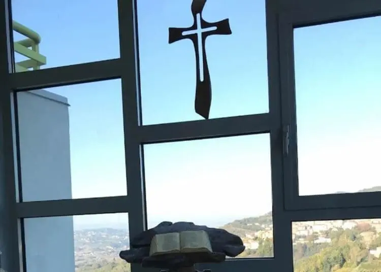 13enne violentato dal parroco oggi ai domiciliari, ma continuano le molestie via internet 4 Cattura 28