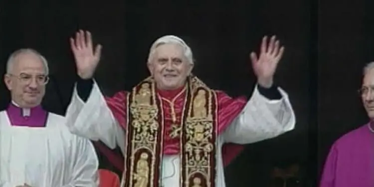 1650094943108 AP APRILE RATZINGER ANNIframe