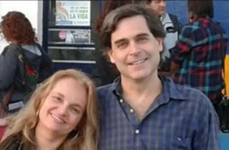 Costruiscono una storia d’amore dopo che entrambi sono stati abusati durante l’infanzia