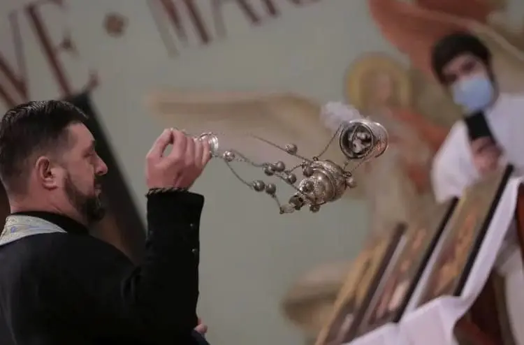 Pedofilia nella Chiesa portoghese, il report: “Almeno 4.815 vittime”