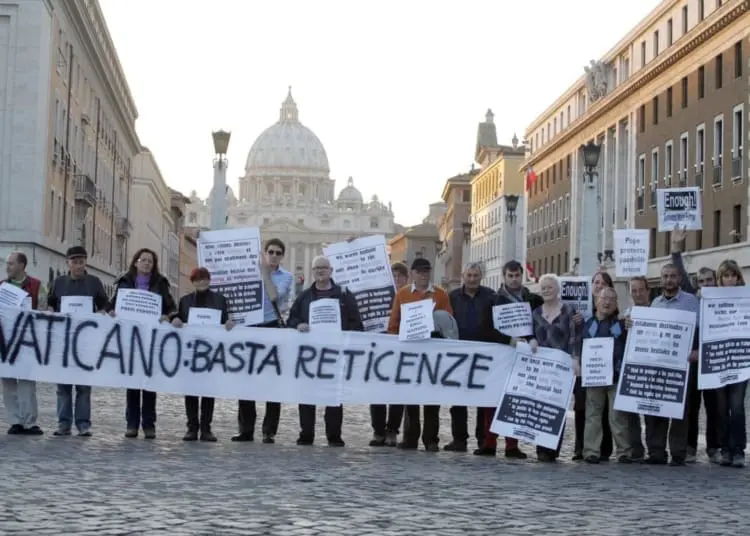 18soc2f01 pedofilia vaticano lapresse