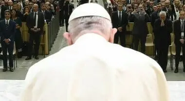 7655483 26173014 papa di schiena